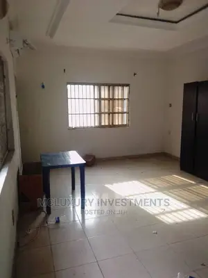 3bdrm Block of Flats in Parkview Estate for rent