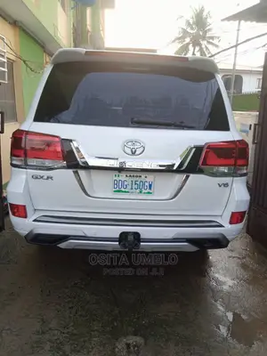 Lancruiser for Hire