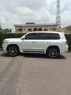 Lancruiser for Hire