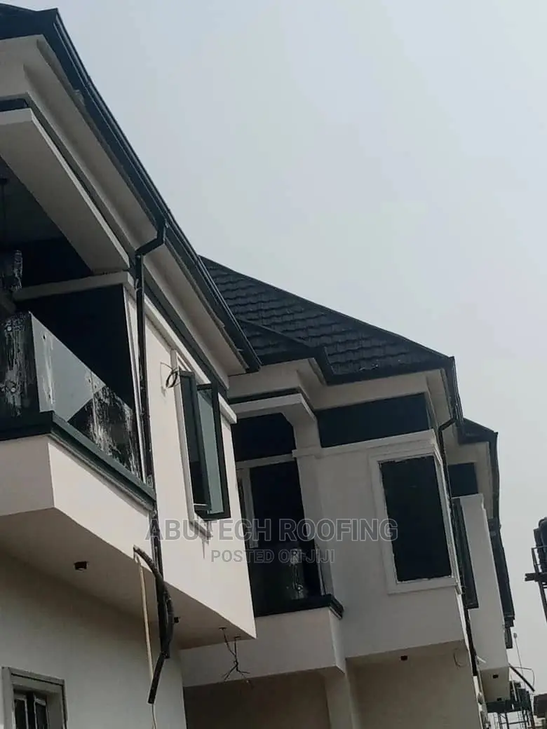 High Quality Gerald With Black Rain Gutter