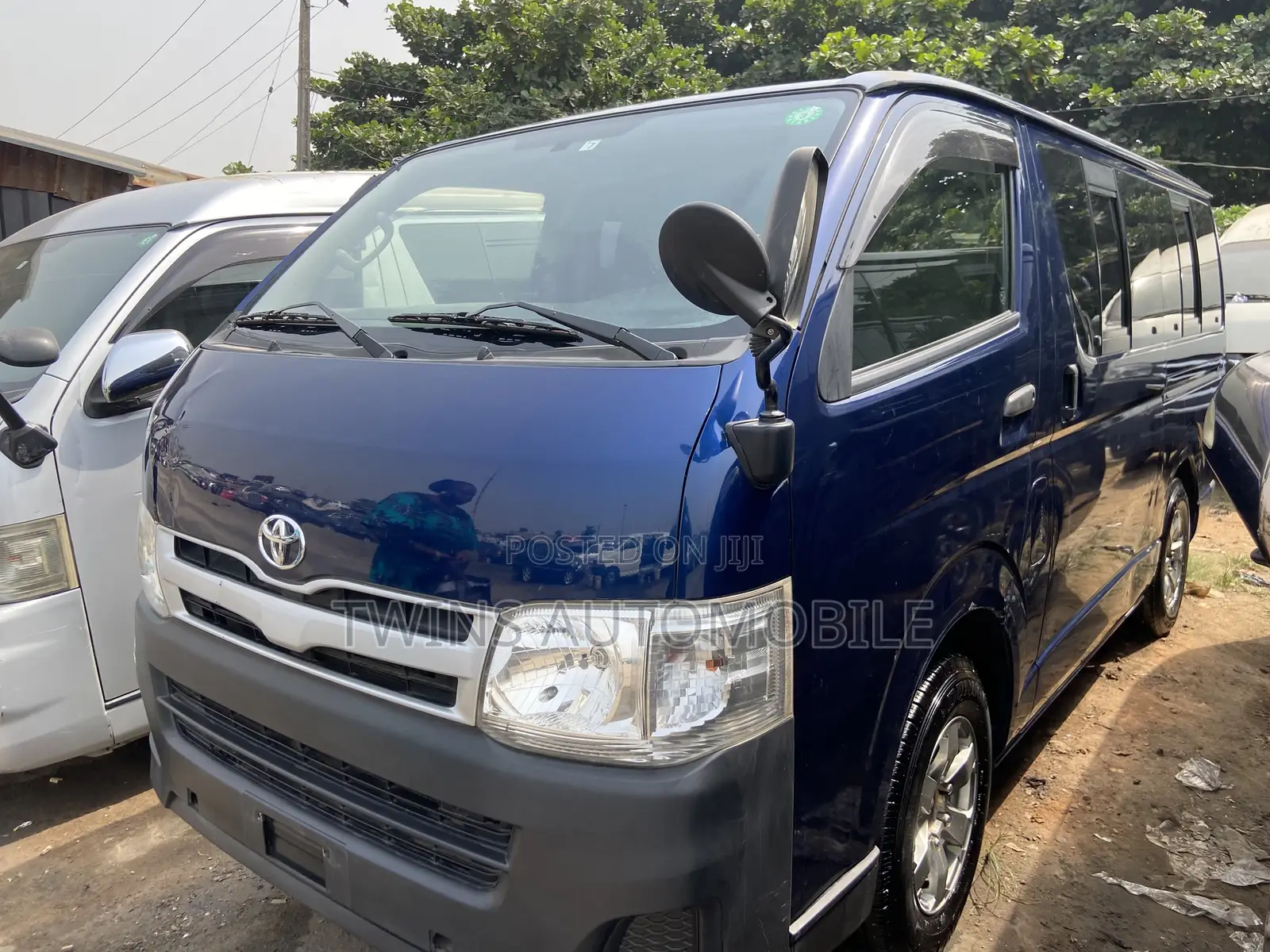 Toyota HiAce 2012 Blue