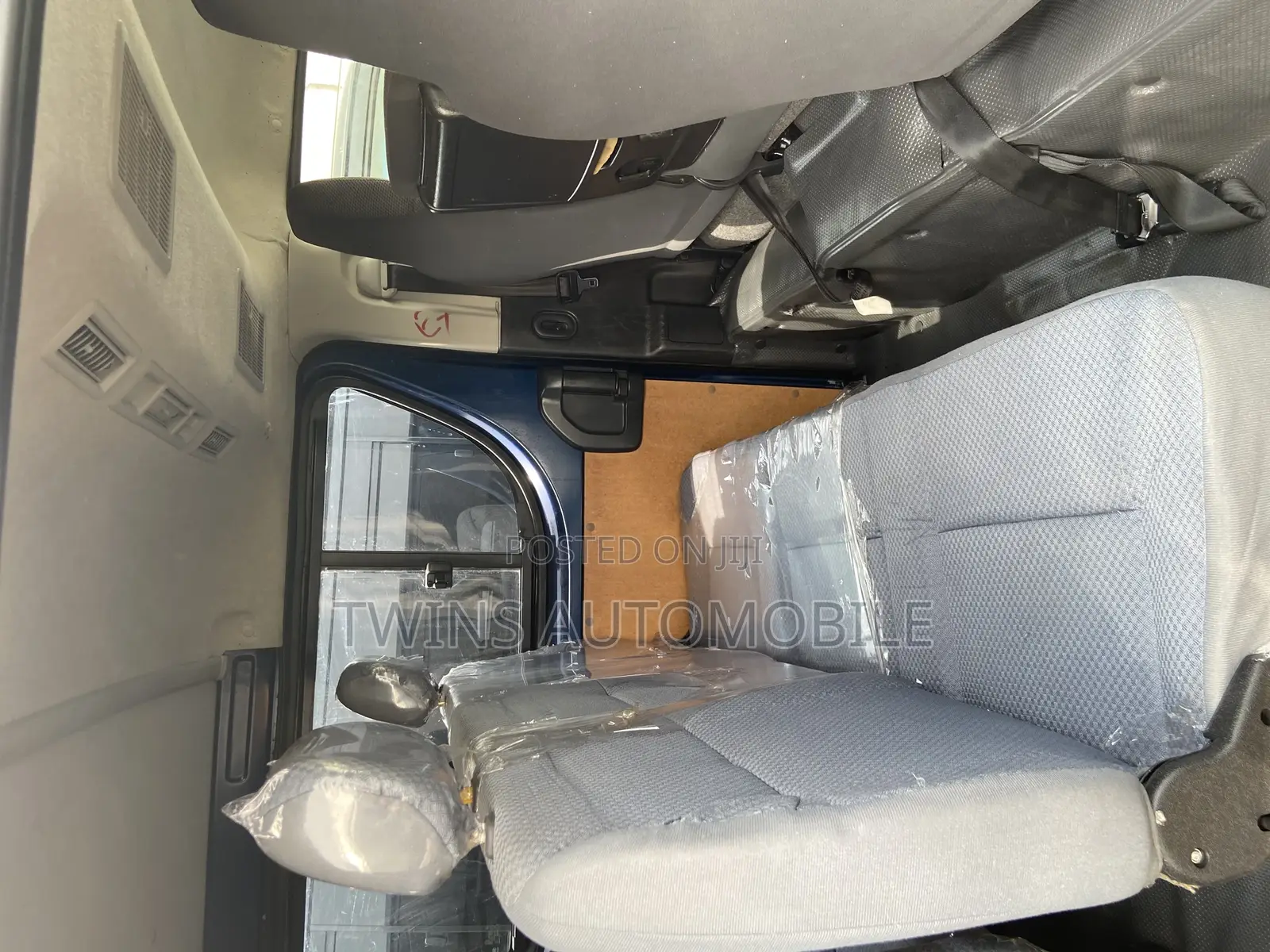 Toyota HiAce 2012 Blue