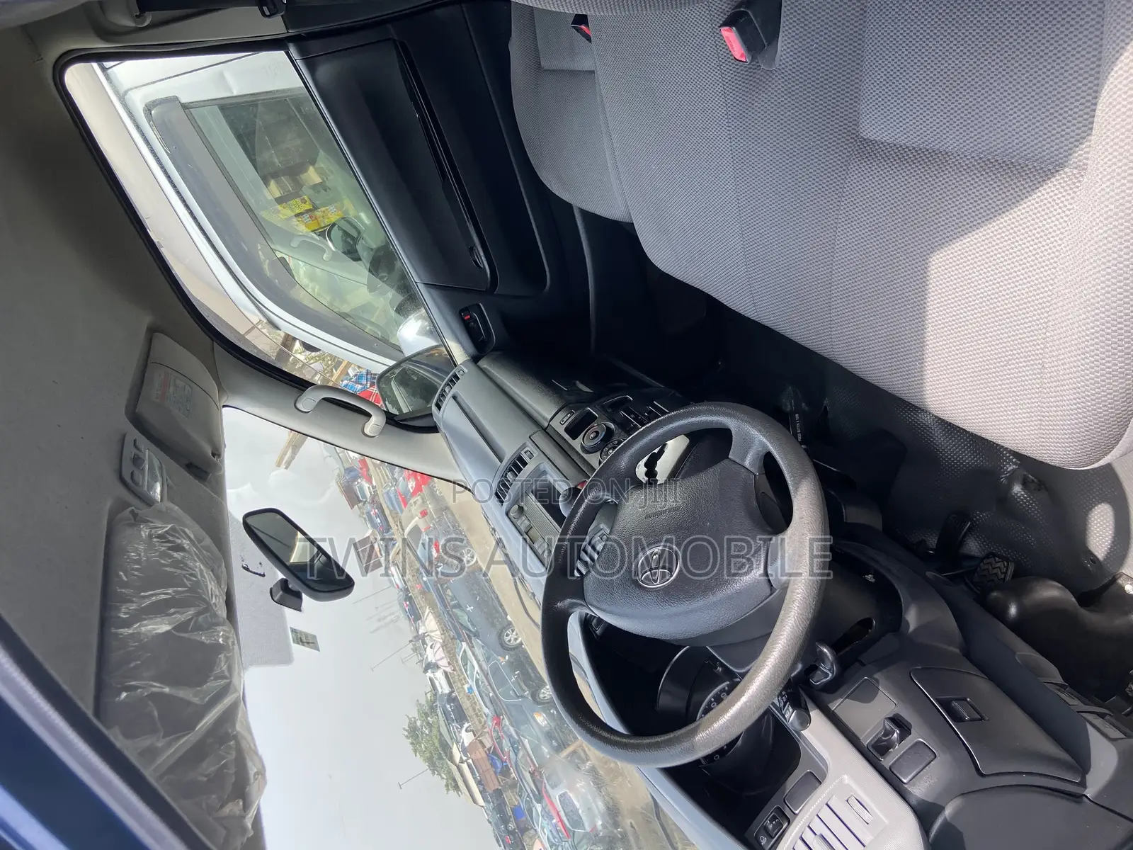 Toyota HiAce 2012 Blue