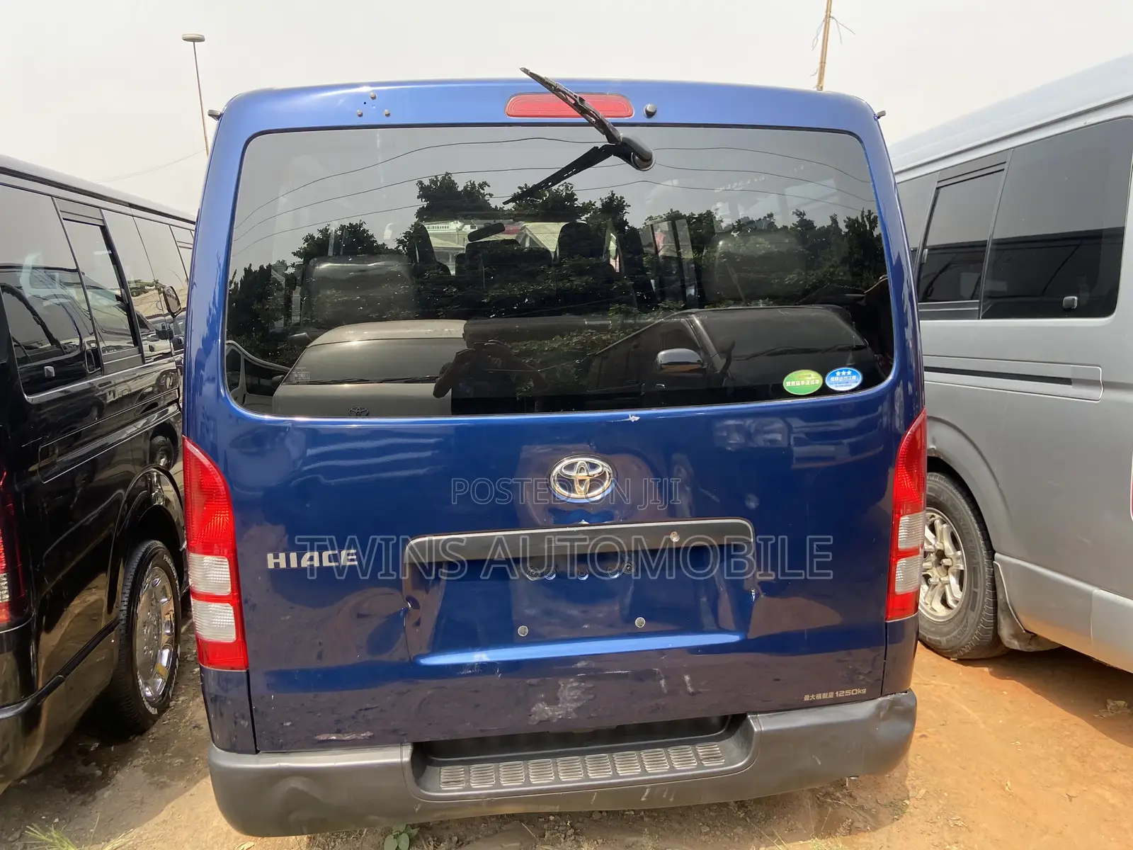 Toyota HiAce 2012 Blue