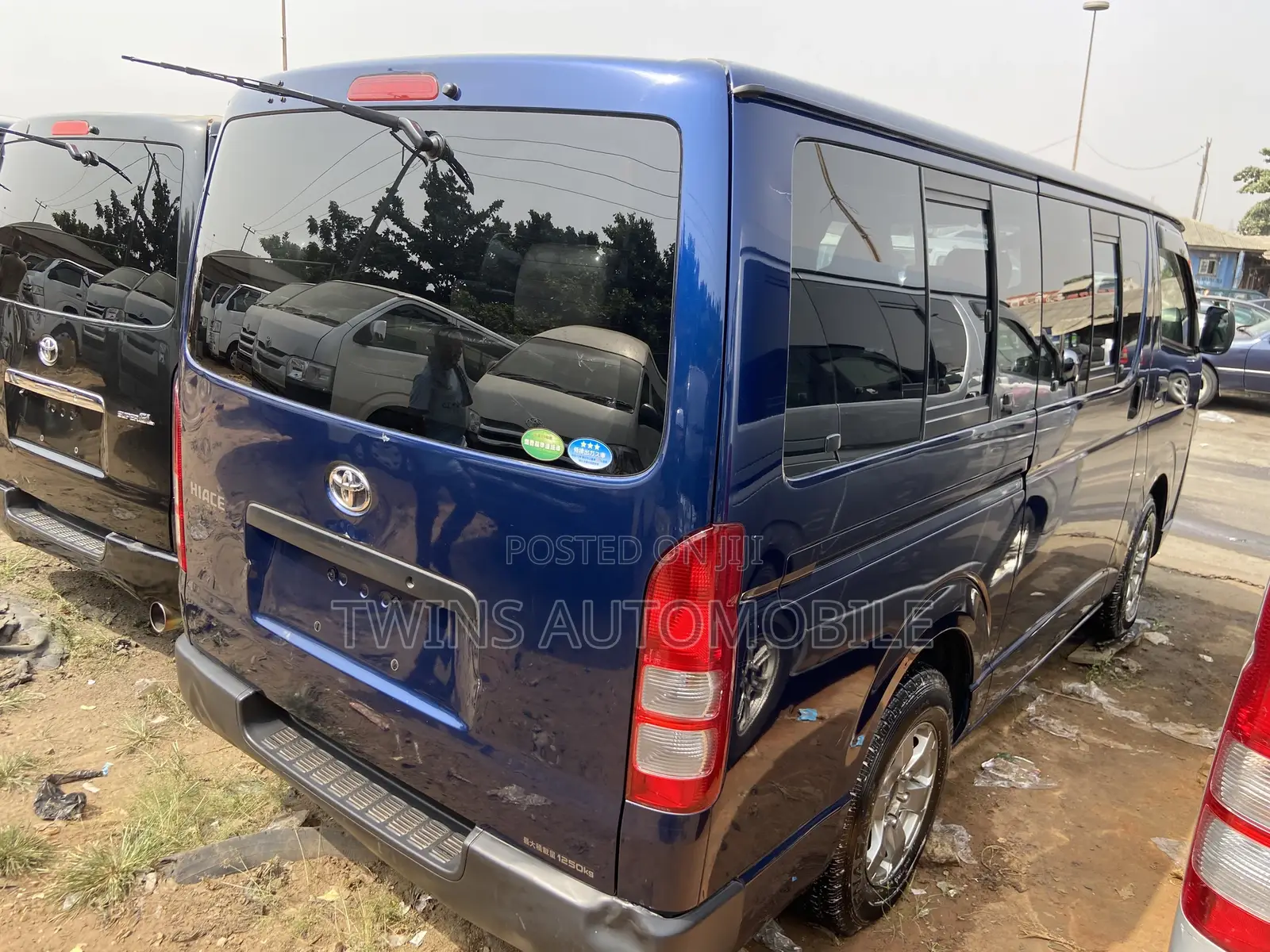 Toyota HiAce 2012 Blue