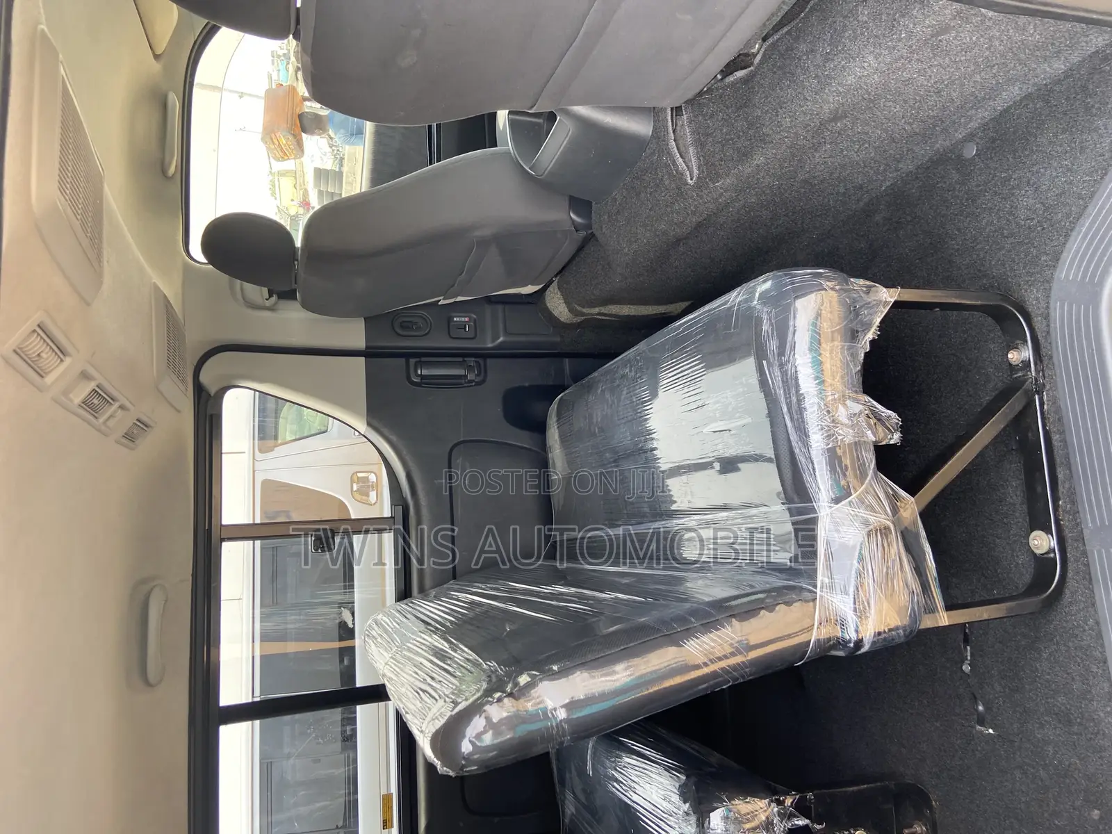 Toyota HiAce 2013 Black