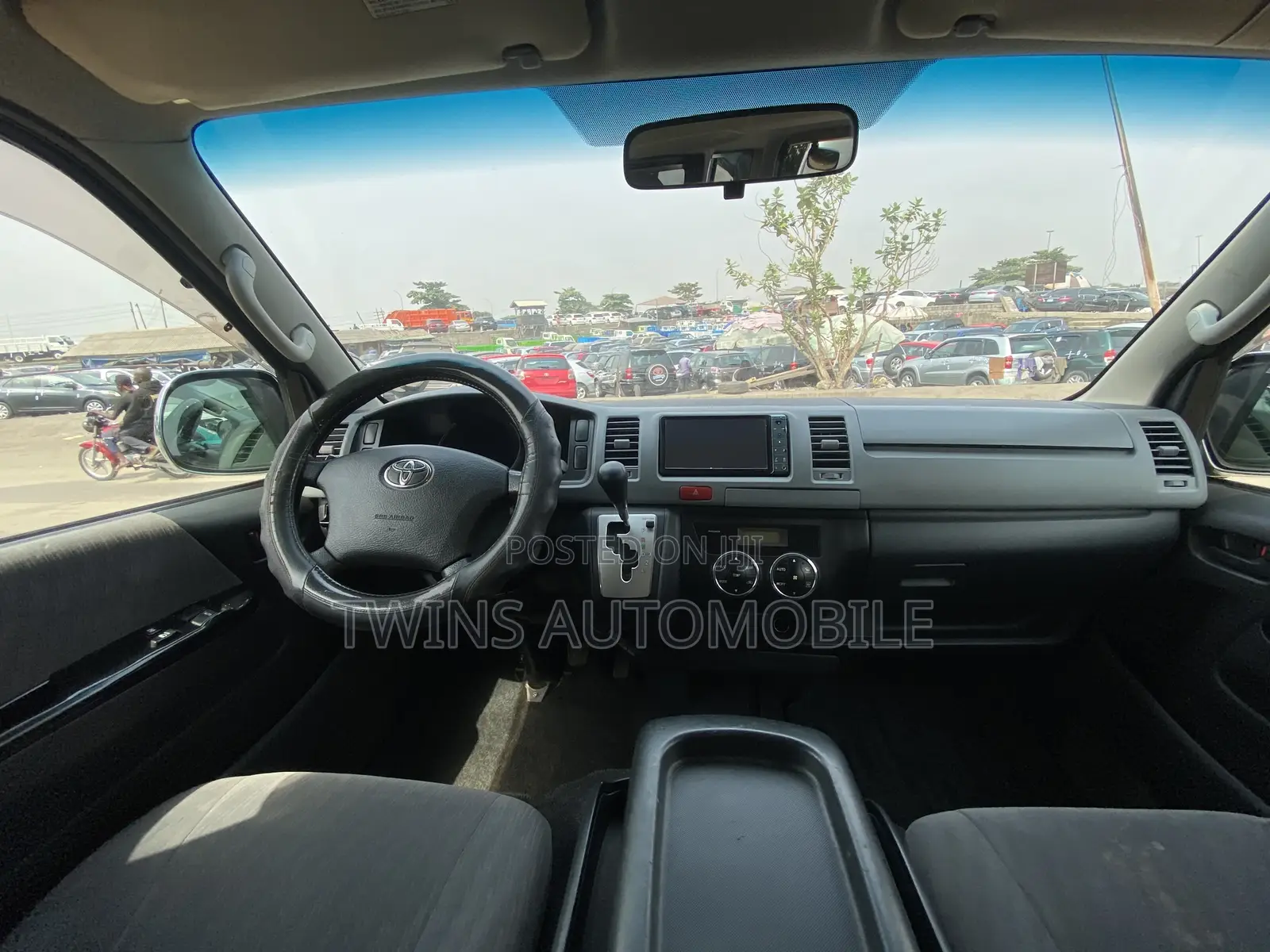 Toyota HiAce 2013 Black