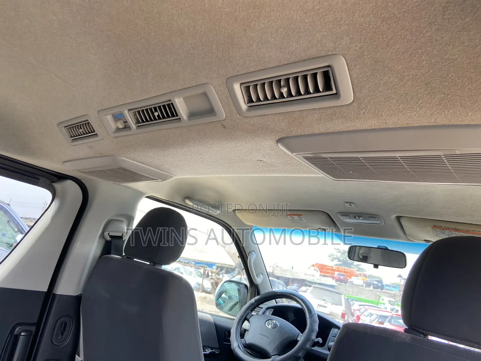 Toyota HiAce 2013 Black