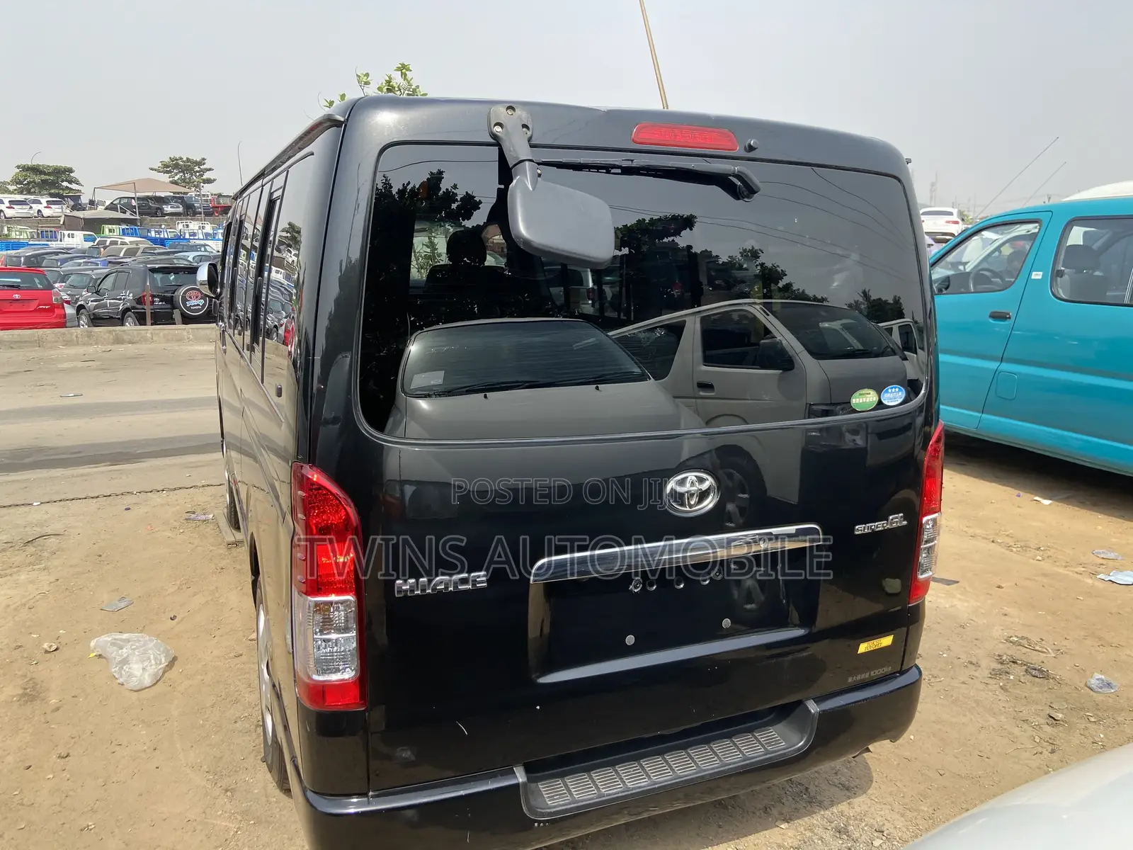 Toyota HiAce 2013 Black