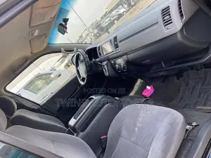 Toyota HiAce 2013 Black