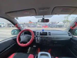 Toyota HiAce 2013 Silver