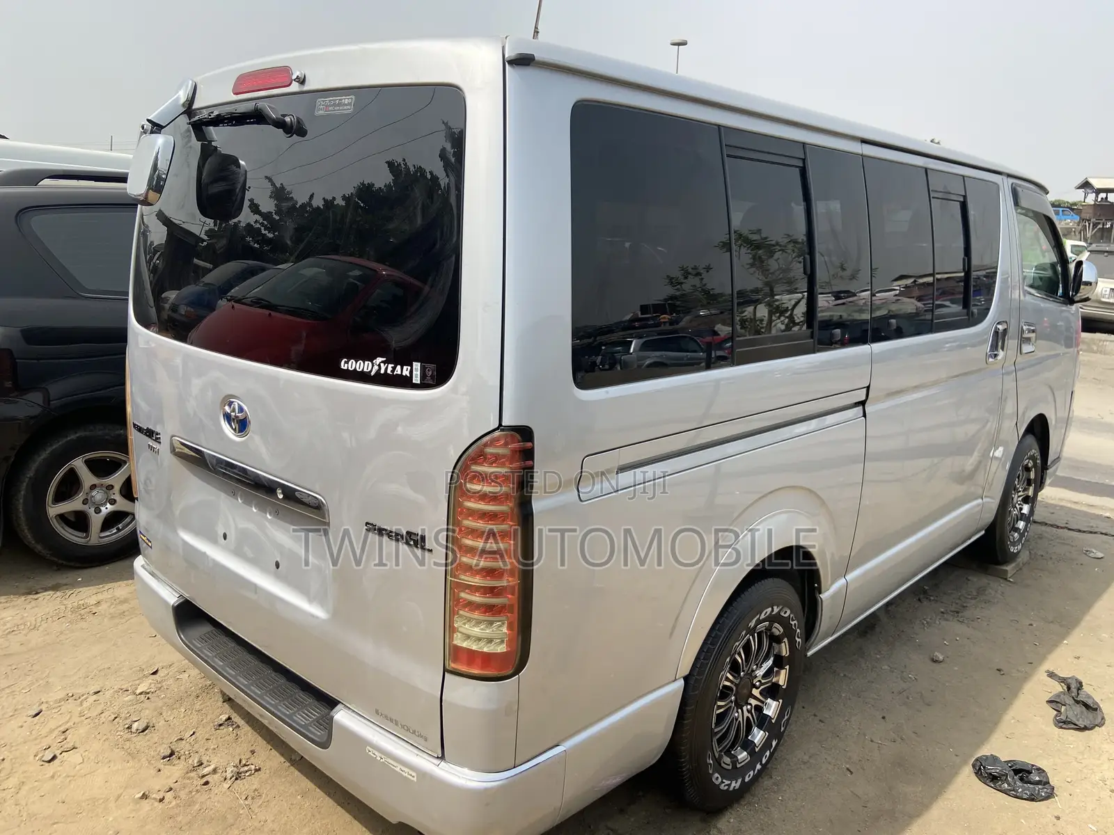 Toyota HiAce 2013 Silver