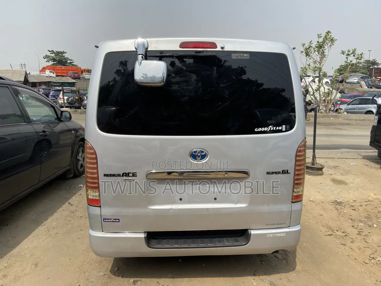 Toyota HiAce 2013 Silver