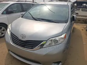Toyota Sienna LE FWD 8-Passenger 2013 Gray