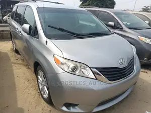 Toyota Sienna LE FWD 8-Passenger 2013 Gray