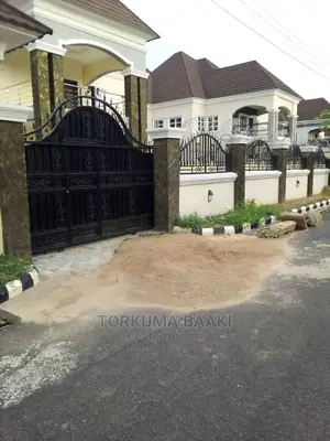 5bdrm Duplex in Mabgloba Estate, Gwarinpa for sale