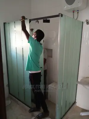 Shower Cubicle (Black Accessories)
