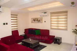 Icempire Shortlet Piose: 2 Bedroom Apartment With a Pool