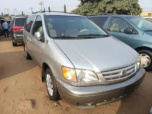 Toyota Sienna LE 2002 Silver