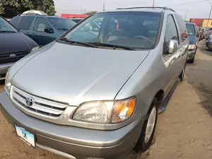 Toyota Sienna XLE 2002 Silver