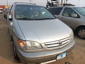 Toyota Sienna XLE 2002 Silver
