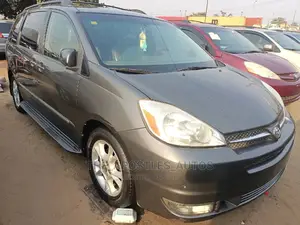 Toyota Sienna XLE Limited AWD 2005 Gray