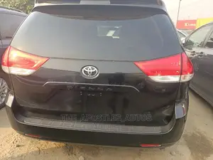Toyota Sienna XLE 7 Passenger 2012 Black