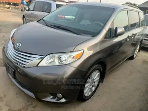Toyota Sienna XLE 7 Passenger Mobility 2012 Gray