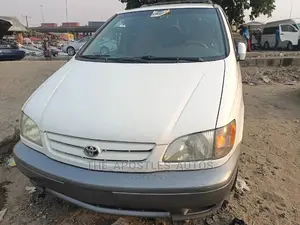 Toyota Sienna LE 2001 White