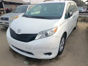 Toyota Sienna Limited AWD 7-Passenger 2013 White