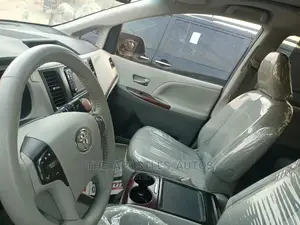 Toyota Sienna XLE FWD 8-Passenger 2013 Gray