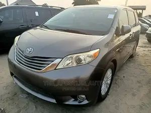 Toyota Sienna XLE FWD 8-Passenger 2013 Gray
