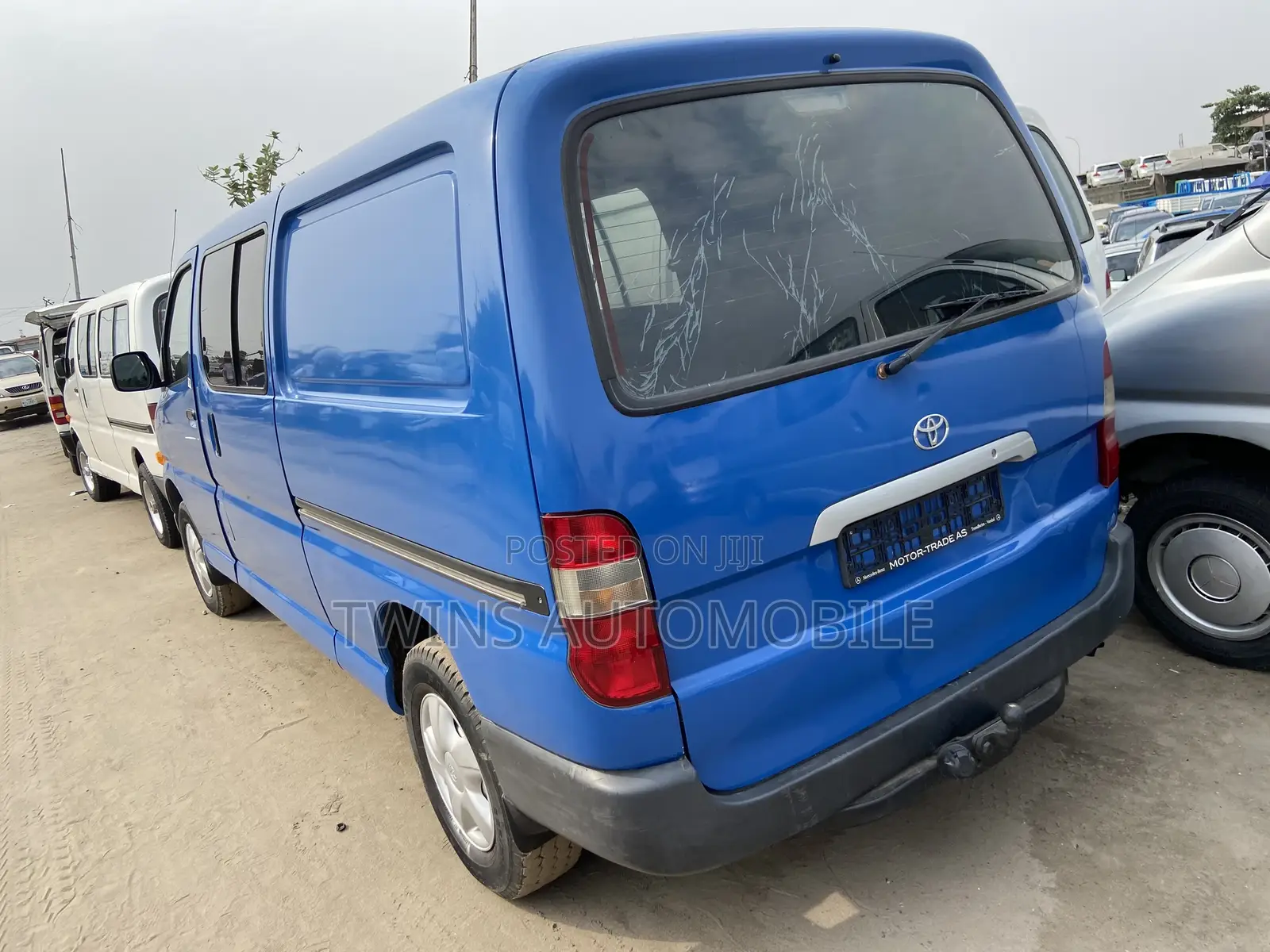 Toyota HiAce 2005 Blue