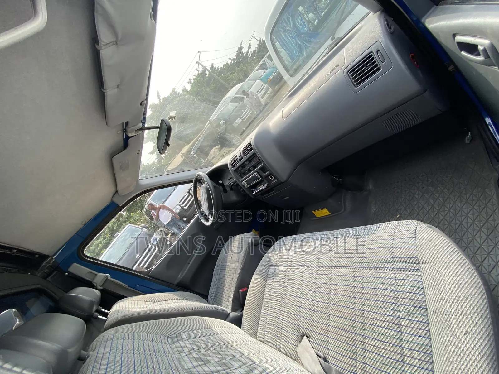 Toyota HiAce 2005 Blue