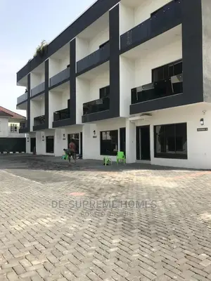 4bdrm Duplex in Lekki Phase 1 for Sale