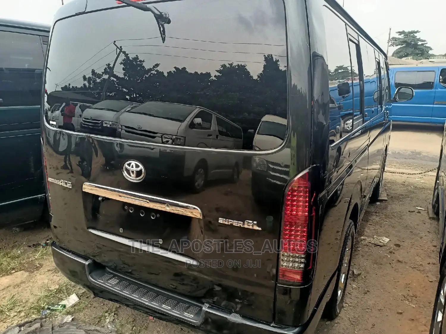 Toyota HiAce 2012 Black