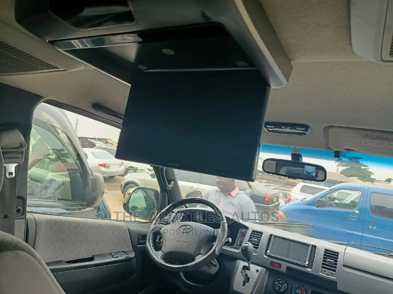 Toyota HiAce 2012 Black