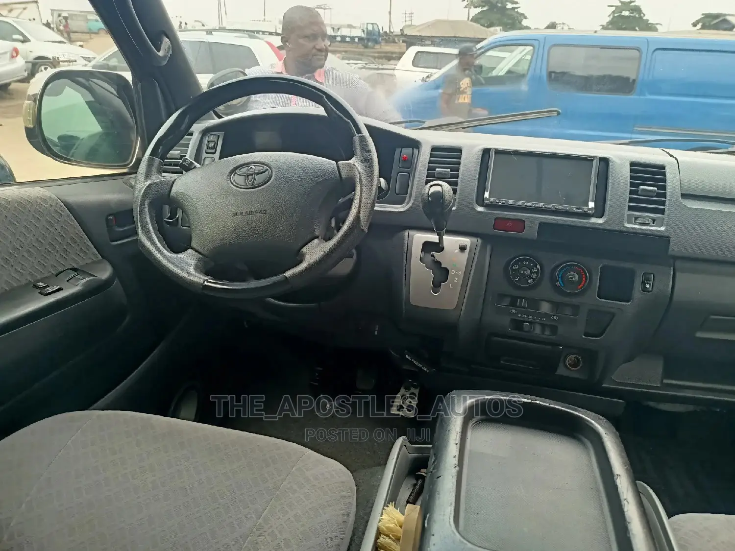 Toyota HiAce 2012 Black
