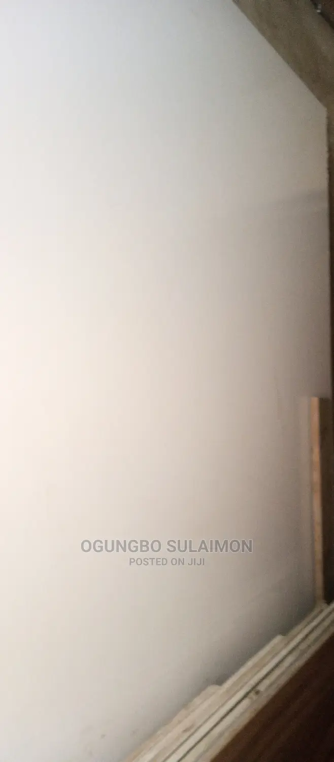 MDF Cream High Gloss