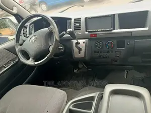 Toyota HiAce 2012 Blue