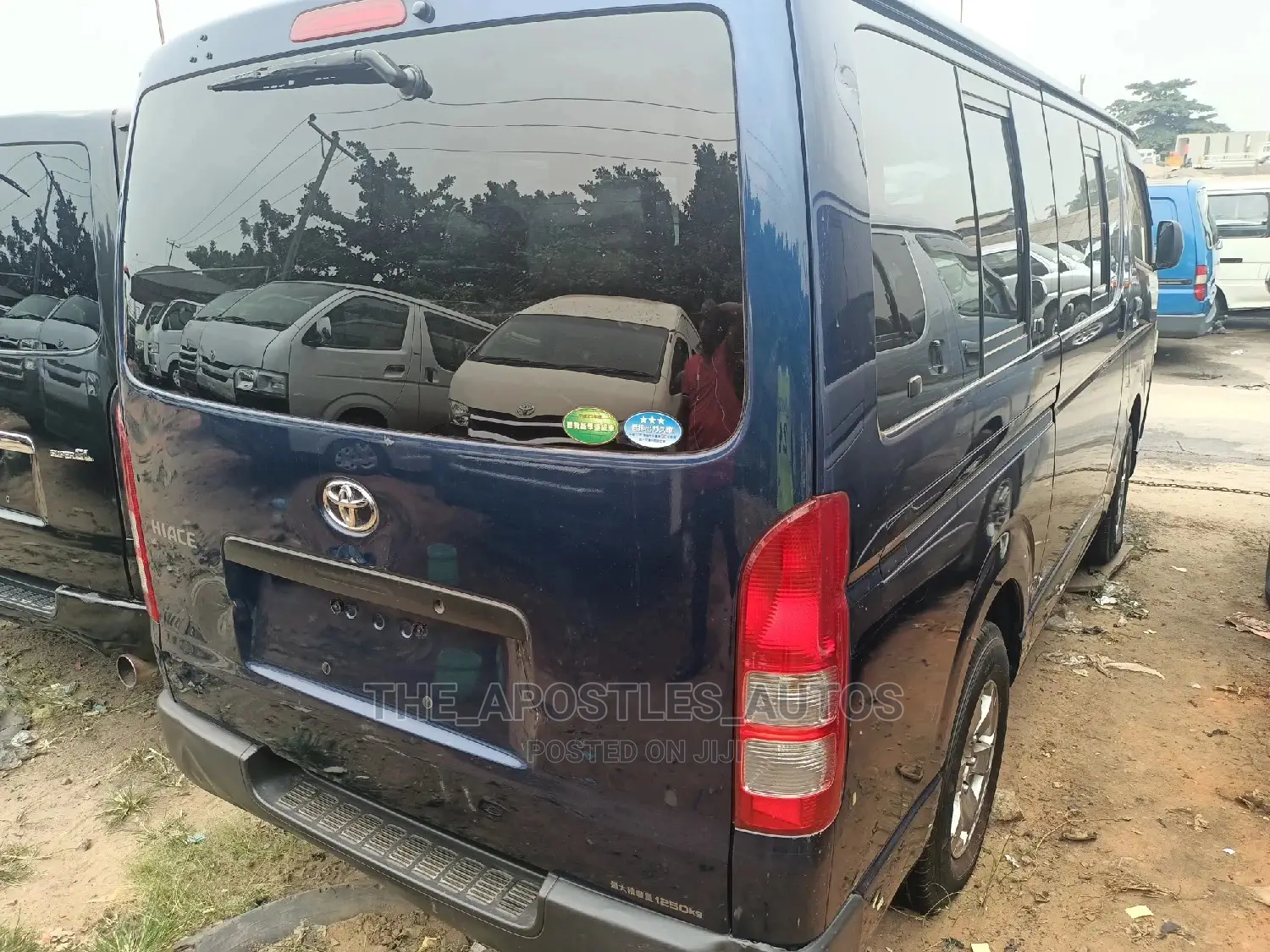 Toyota HiAce 2012 Blue
