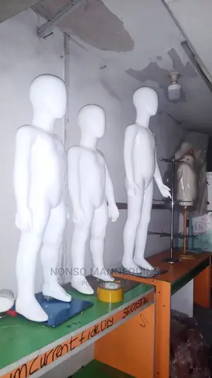 Glossy White Unisex Kids Mannequins For Kiddies Clothes