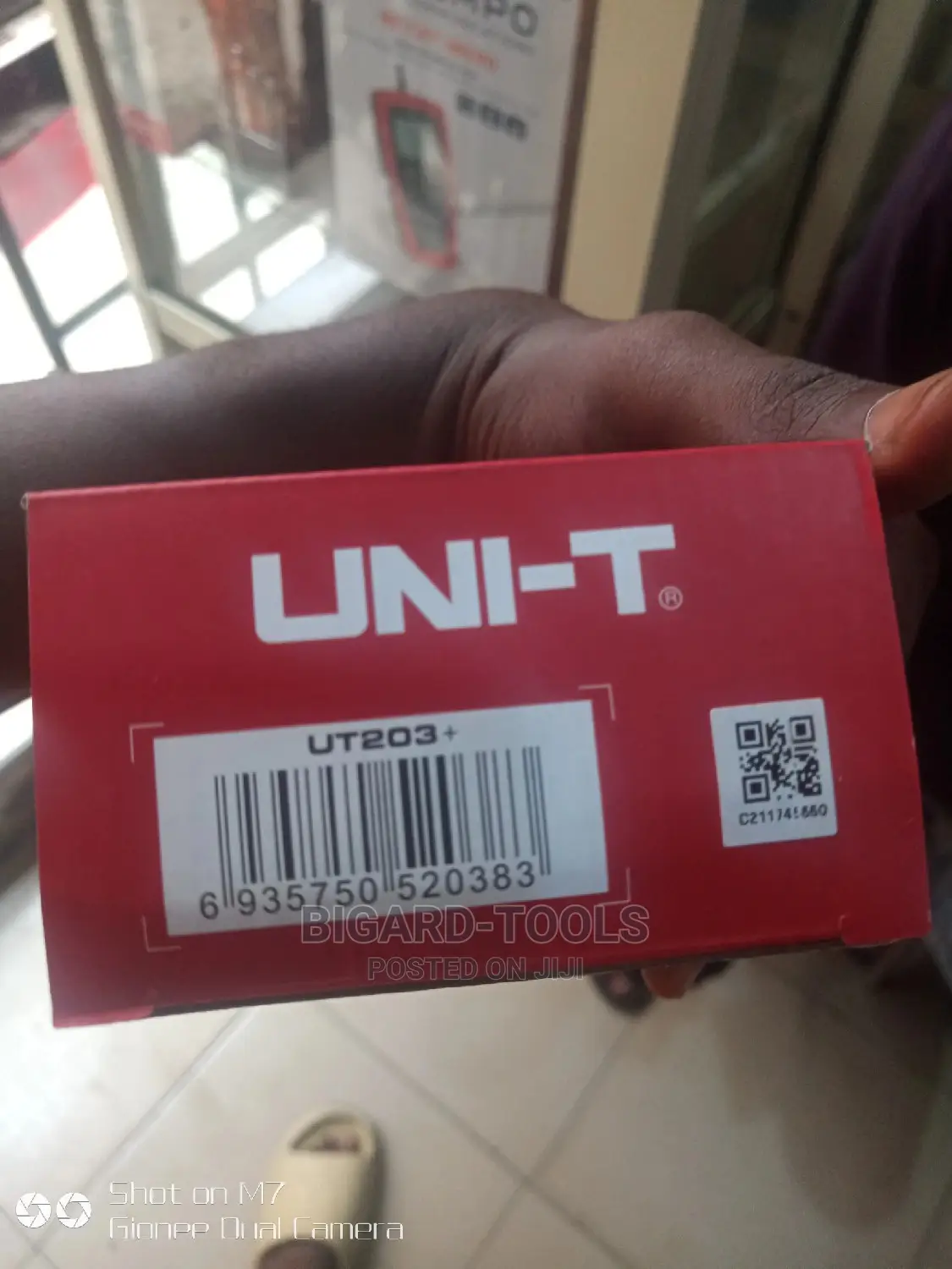 Uni-T 203 Digital Clamp Meter