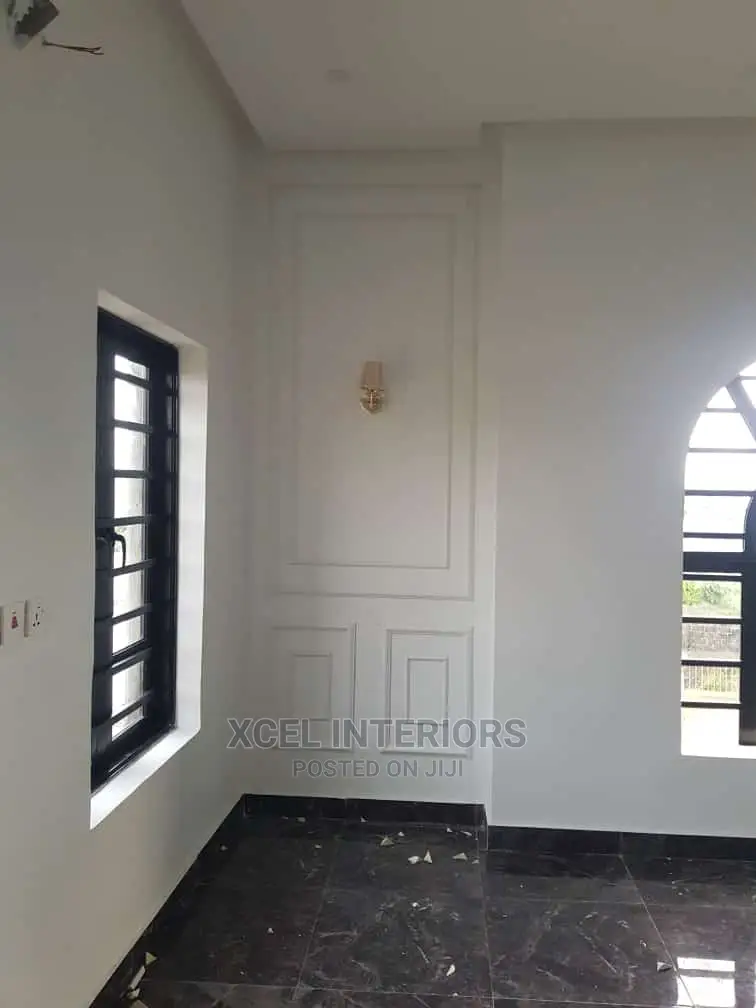 Wainscoting / Wall Cornice at 3800 Per Length