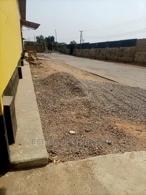 Warehouse 1500 Square Meter Capacity