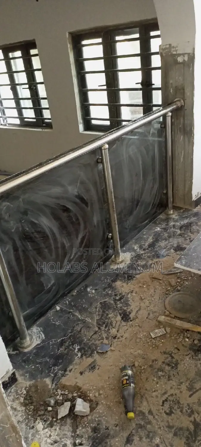 Handrail With Dack Glass