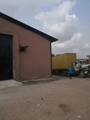 Warehouse 350sqm With Office Spaces and Self Compound Lease