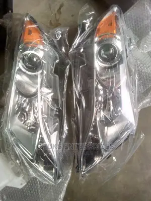 Toyota Venza 2010 Headlight