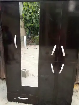 4 by 6 Wardrobe With Glass
