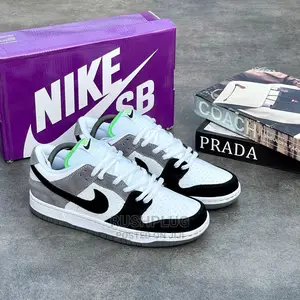 Nike Sb Dunk Low "Chlorophyll"